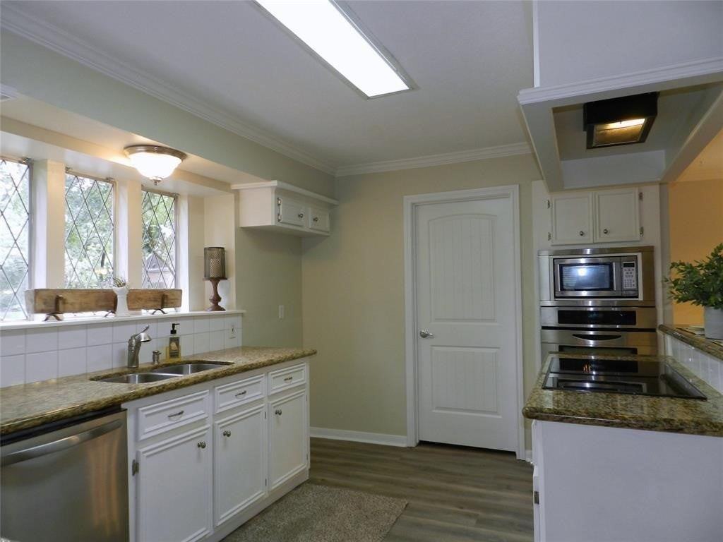 9403 Oxted Ln - Photo 7 of 29