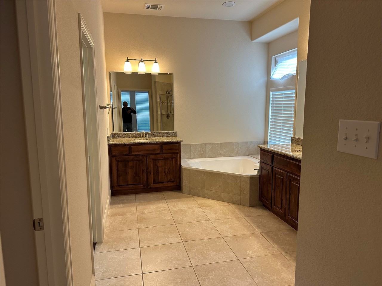 16207 Mapleshade Dr - Photo 4 of 16