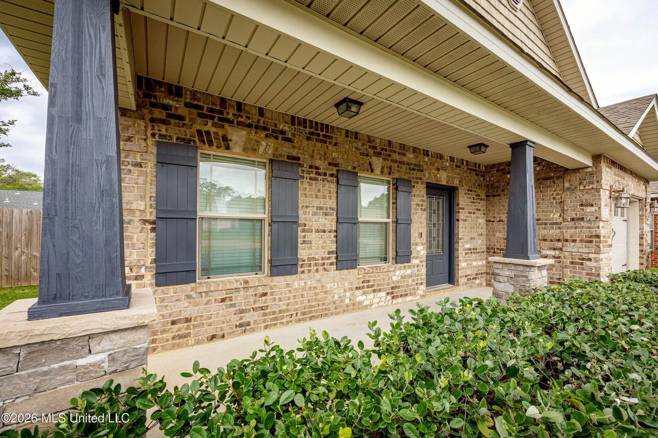 931 Old Towne St - Photo 3 of 41