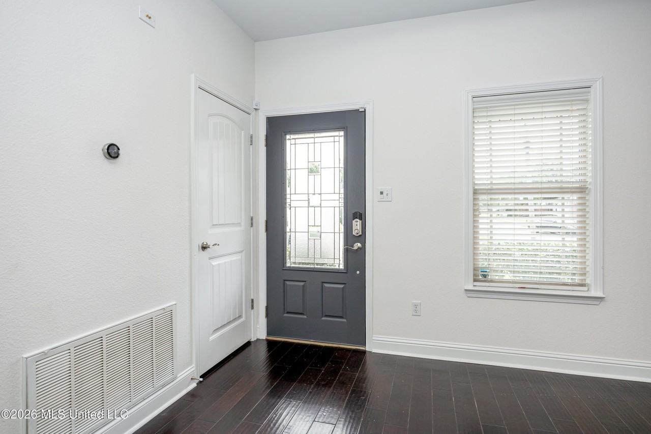 931 Old Towne St - Photo 6 of 41