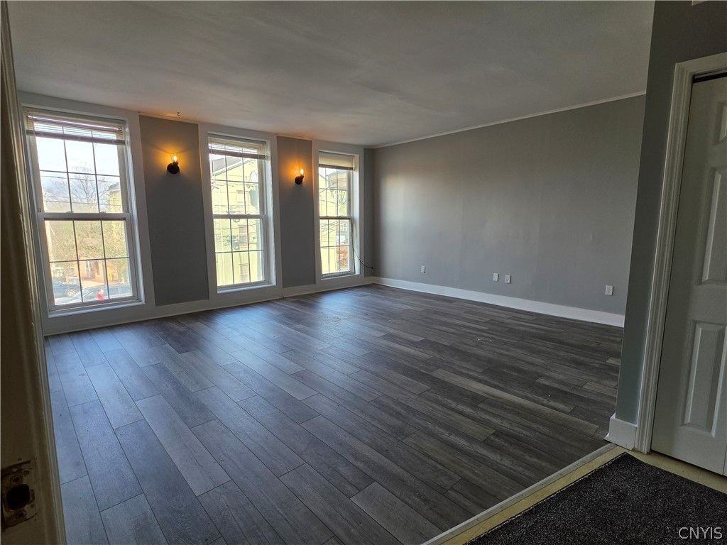 100 Brooklea Dr - Photo 3 of 12