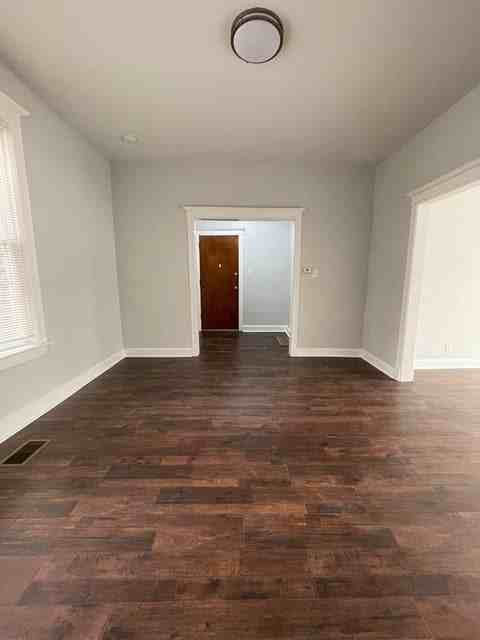 916 W 68th St - Photo 4 of 15