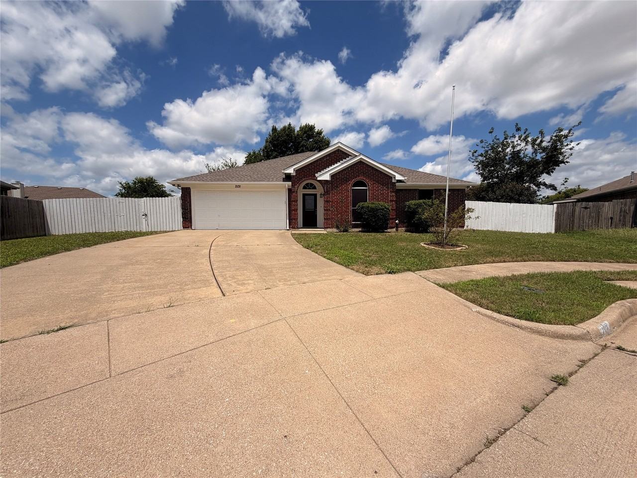 2131 Post Wood Ln - Photo 2 of 26