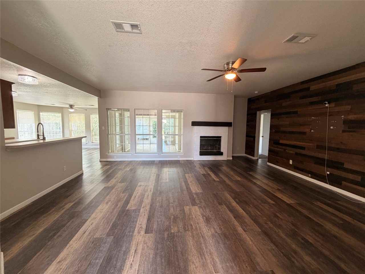 2131 Post Wood Ln - Photo 3 of 26