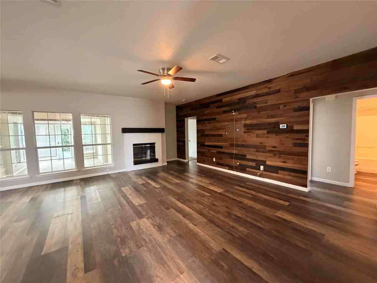 2131 Post Wood Ln - Photo 4 of 26