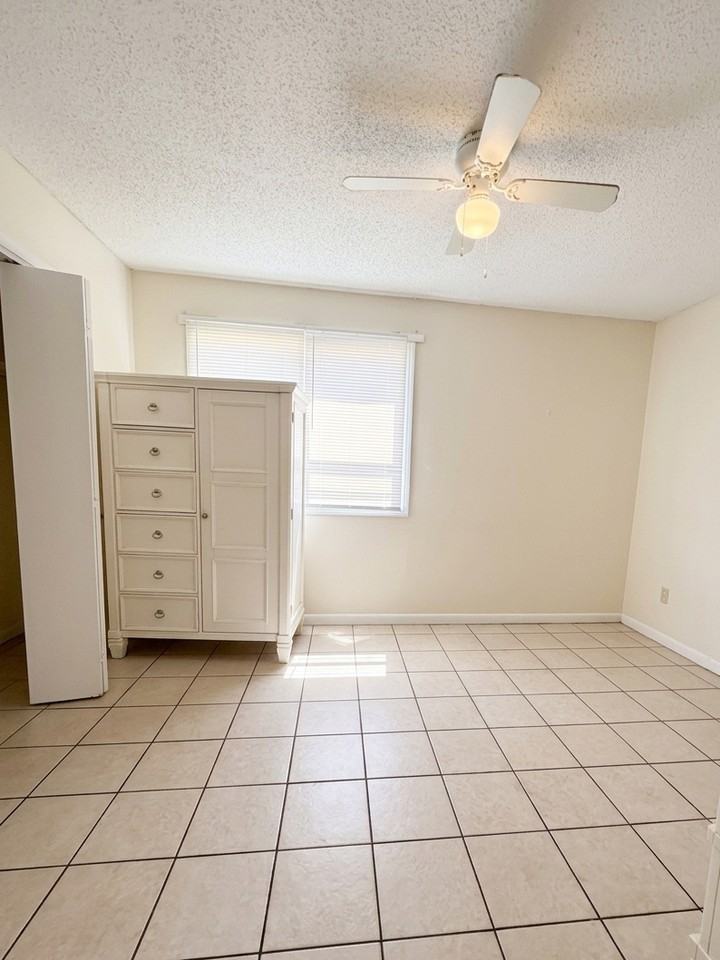 519B S 61st Ave #519B - Photo 2 of 5