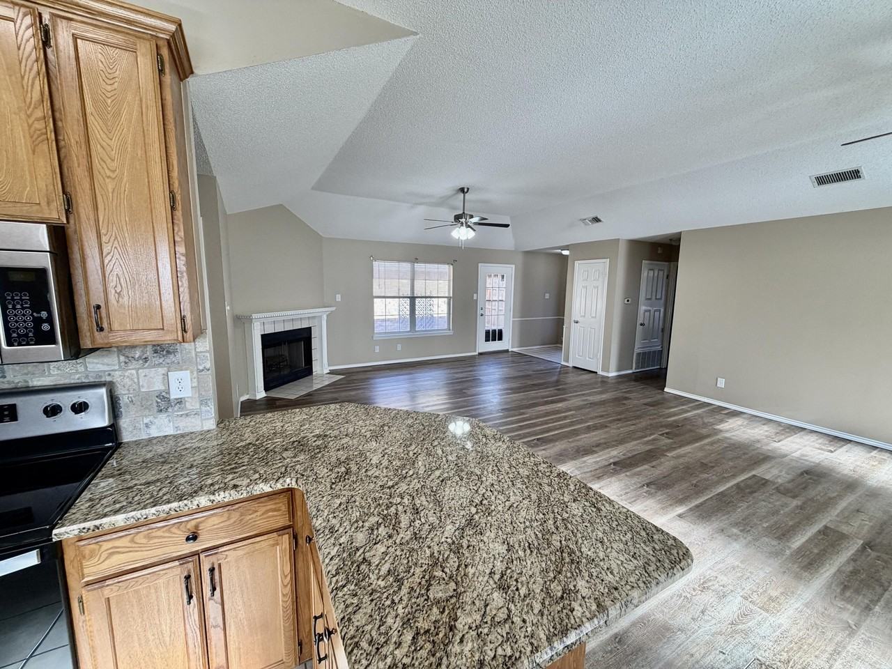 Laurel Oak Dr - Photo 4 of 15