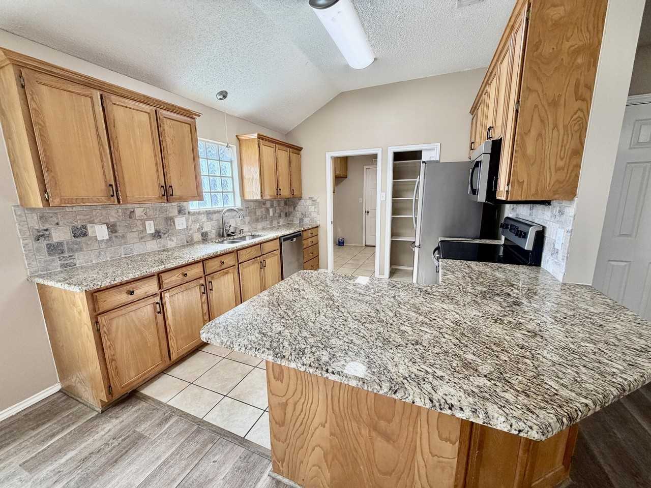 Laurel Oak Dr - Photo 5 of 15