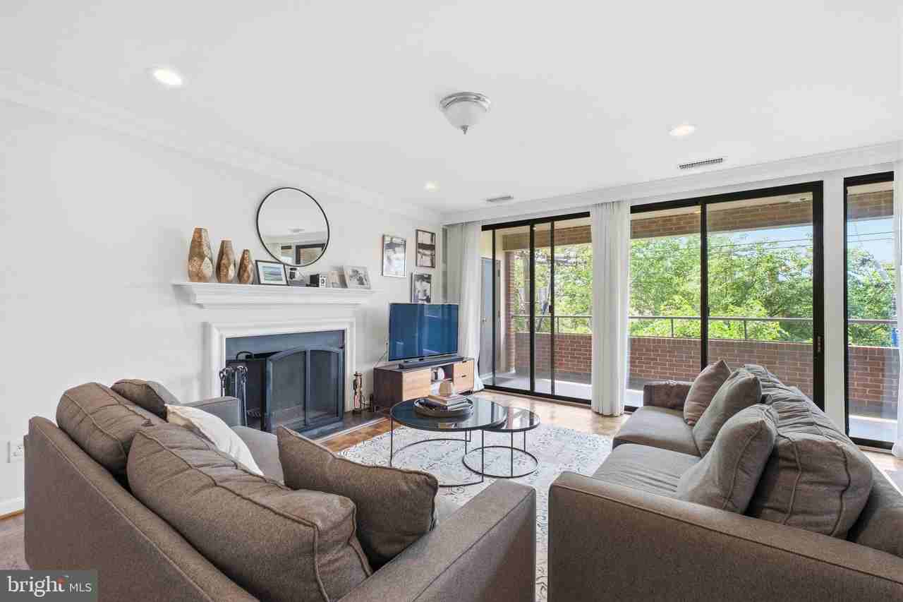 601 Wilkes St ##301 - Photo 4 of 50