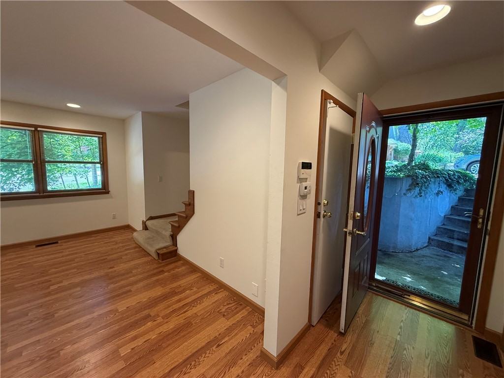 2162 Willowgrove Ave - Photo 4 of 32