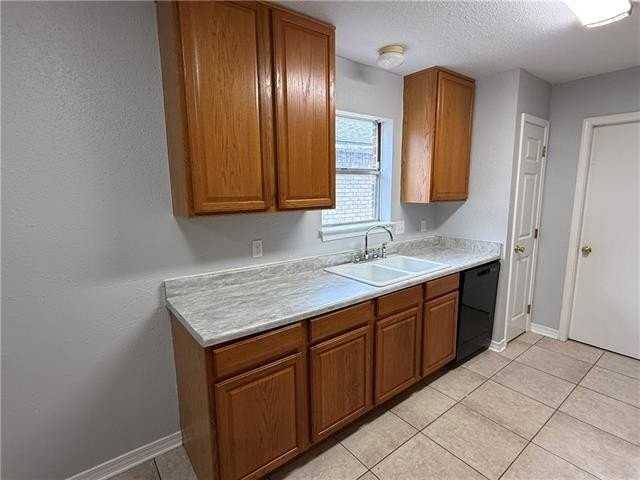 108 Ellwood Cir - Photo 5 of 16