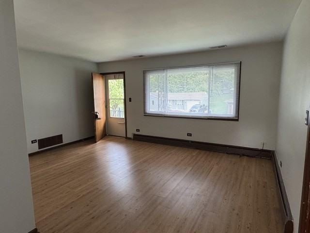 321 South Ave Apt B - Photo 2 of 9