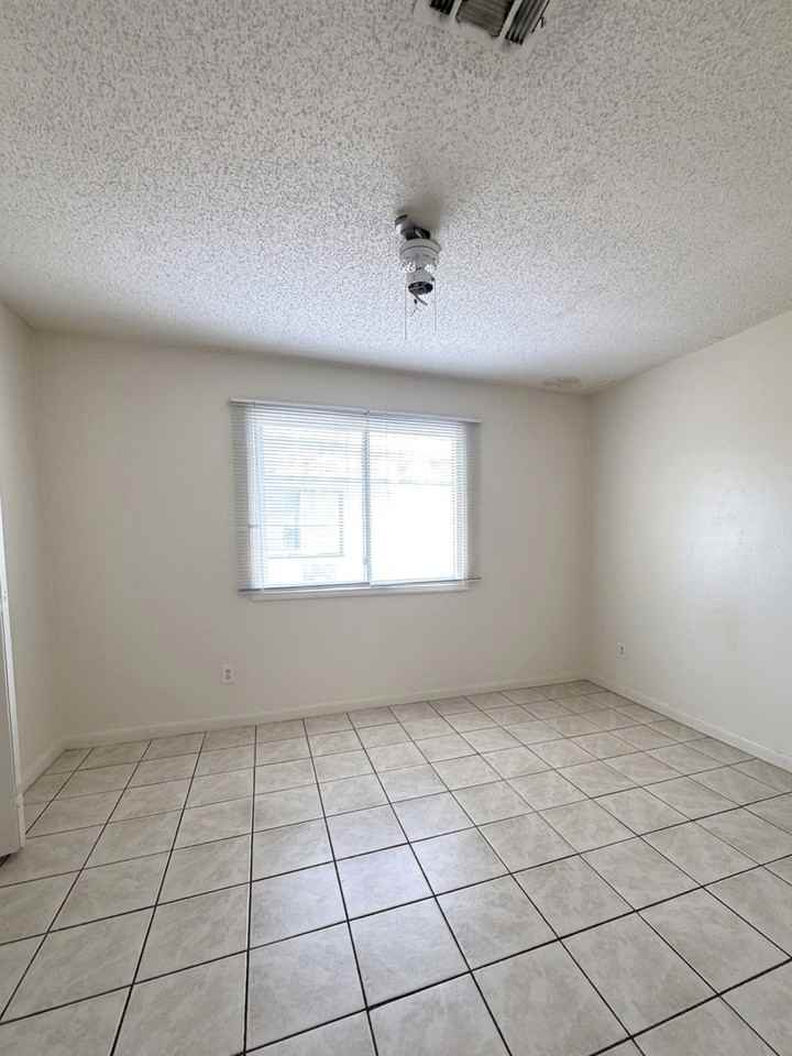 517B S 61st Ave #517B - Photo 3 of 7