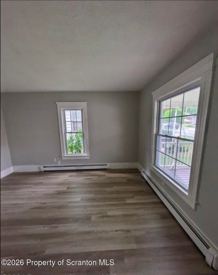 452 W 8th St - Photo 3 of 8