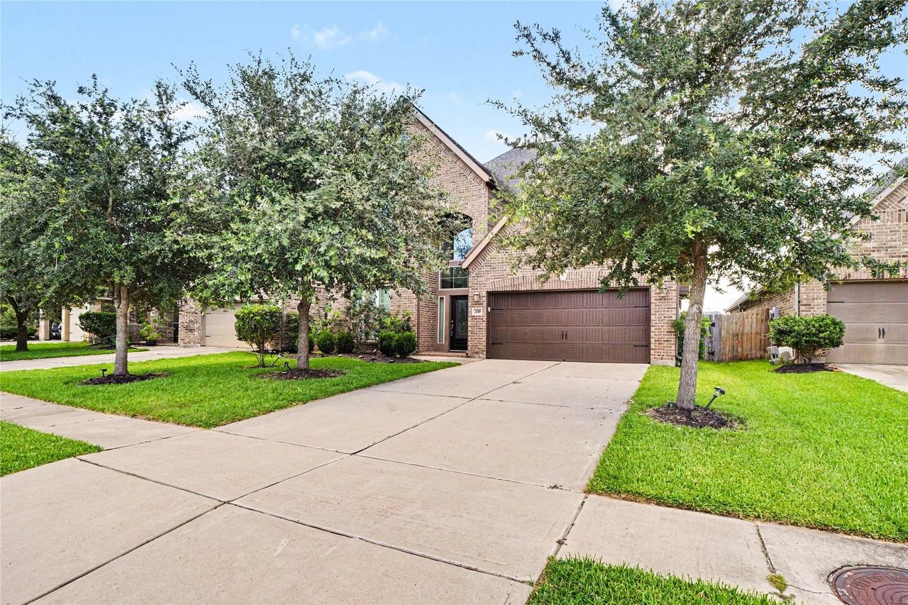 2310 Falcon Brook Dr - Photo 2 of 21
