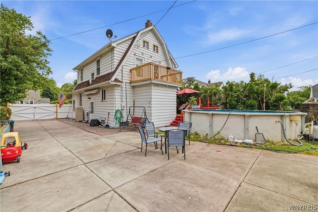 136 Mapleview Rd - Photo 4 of 29
