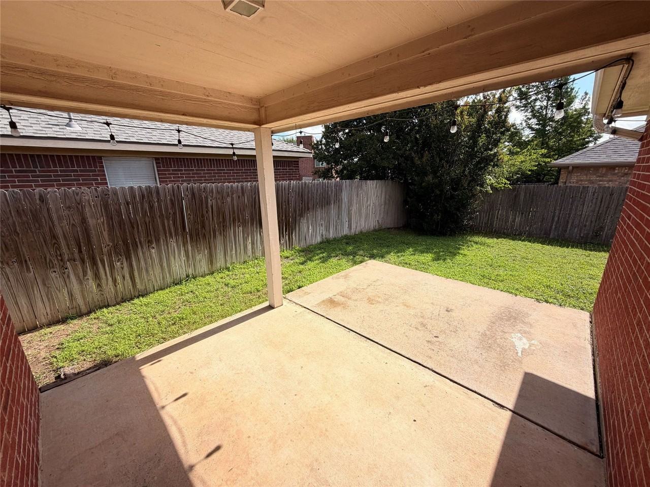 8604 Stetson Dr - Photo 2 of 15