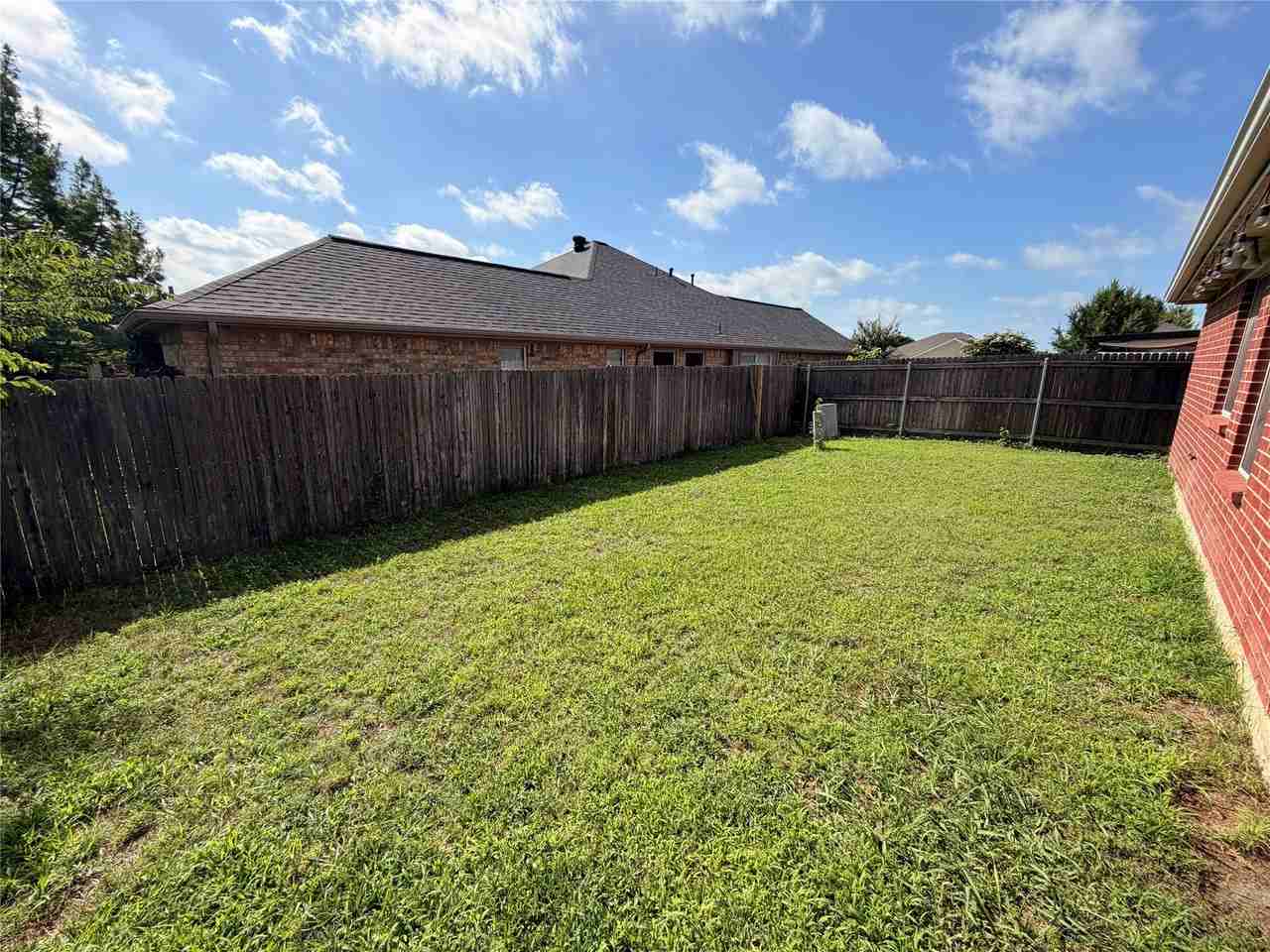8604 Stetson Dr - Photo 3 of 15