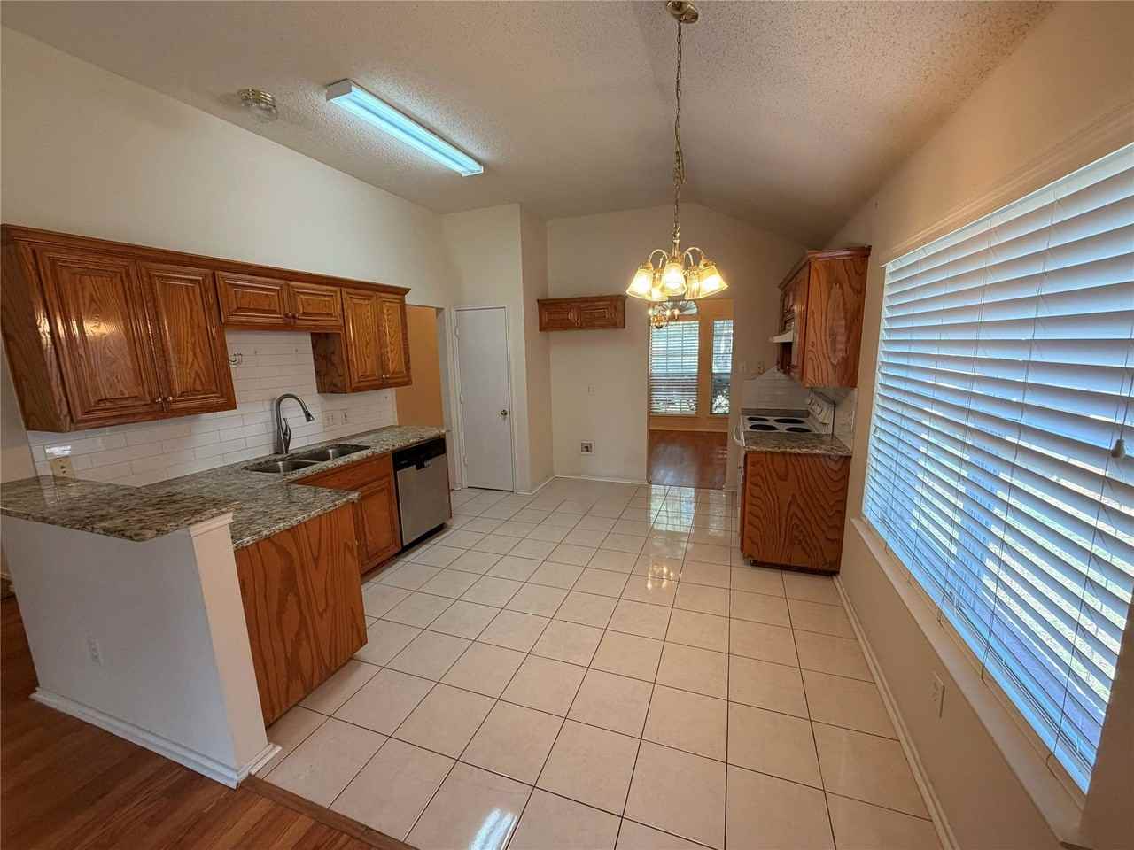 8604 Stetson Dr - Photo 5 of 15