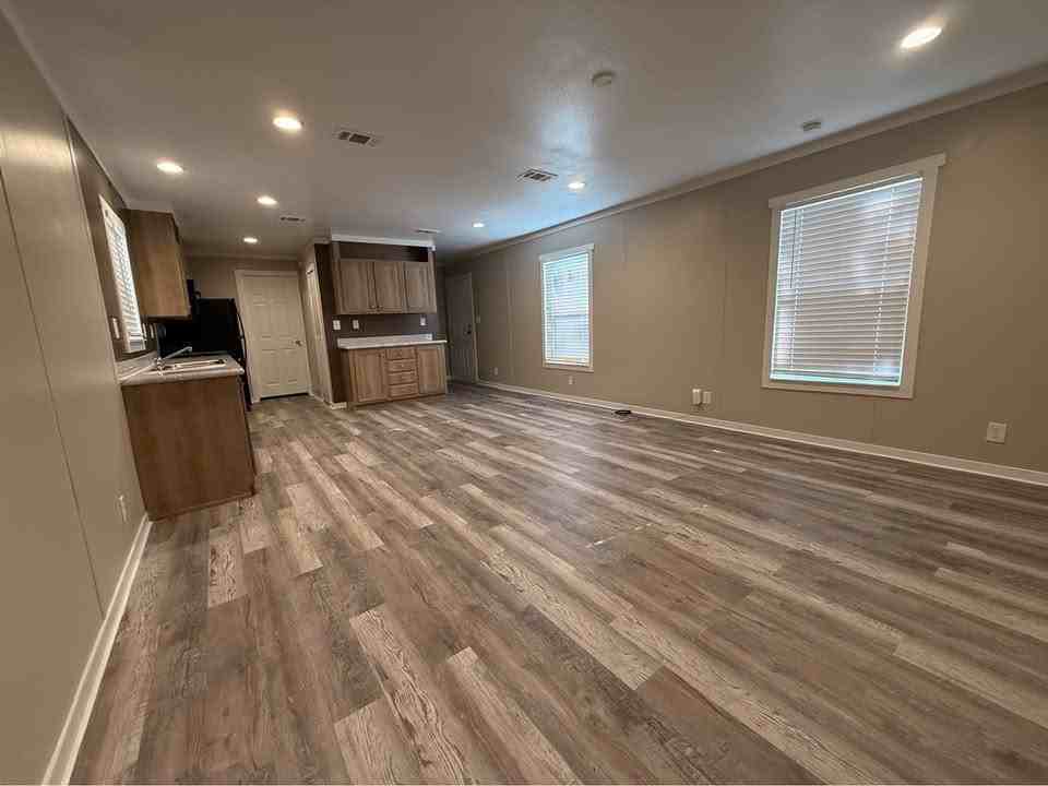 115 Lillian St - Photo 2 of 18