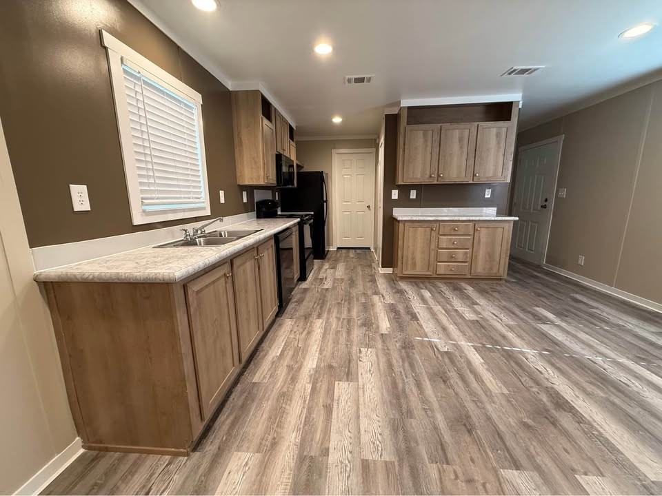 115 Lillian St - Photo 4 of 18