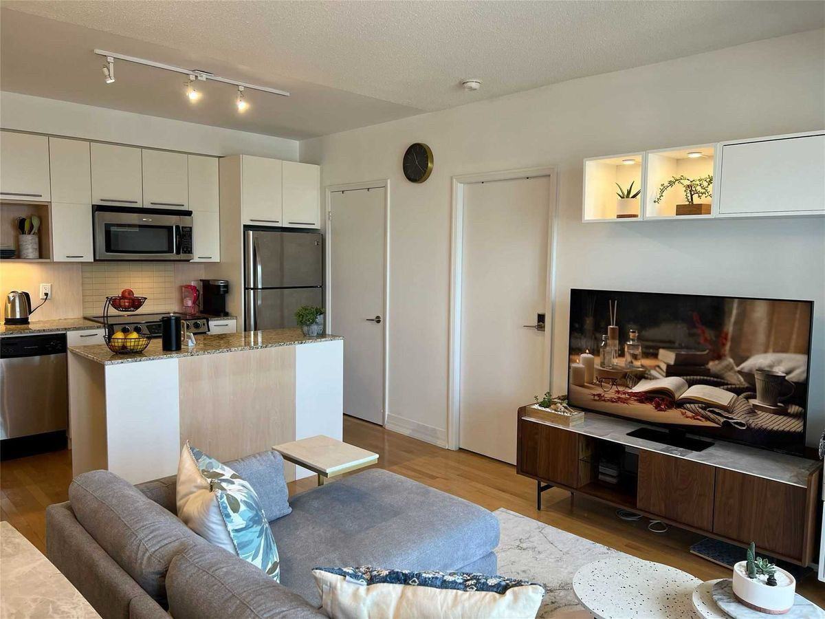 21 Carlton St - Photo 4 of 15