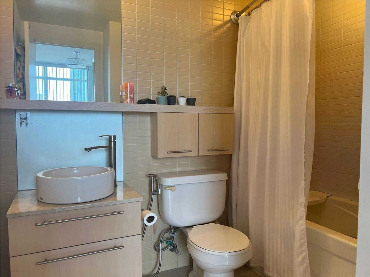 21 Carlton St - Photo 6 of 15