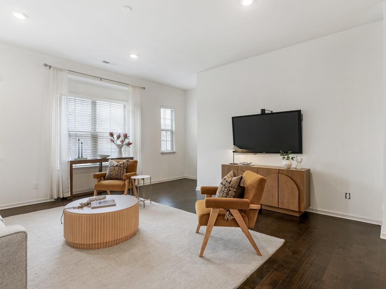 9533 Ainslie Downs St #1 - Photo 7 of 31