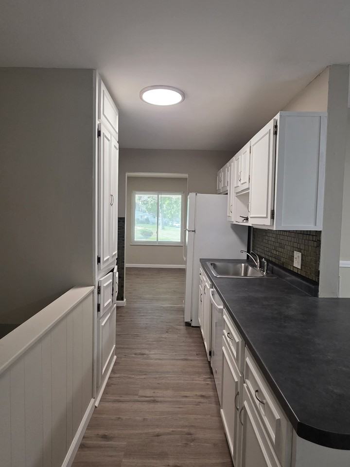 2259 Ainsworth Dr #1 - Photo 4 of 27