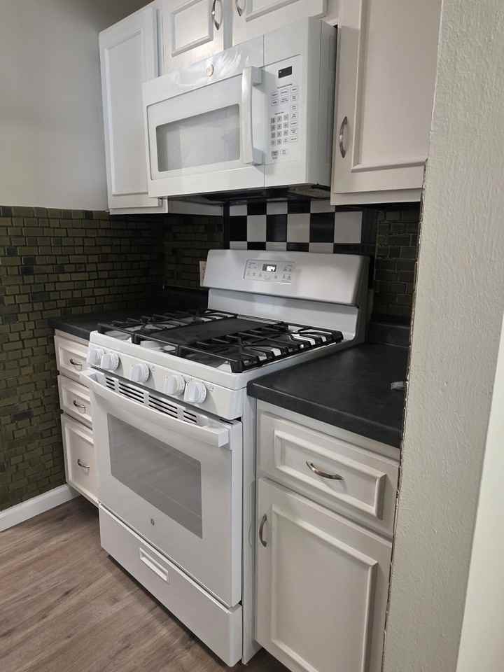 2259 Ainsworth Dr #1 - Photo 6 of 27