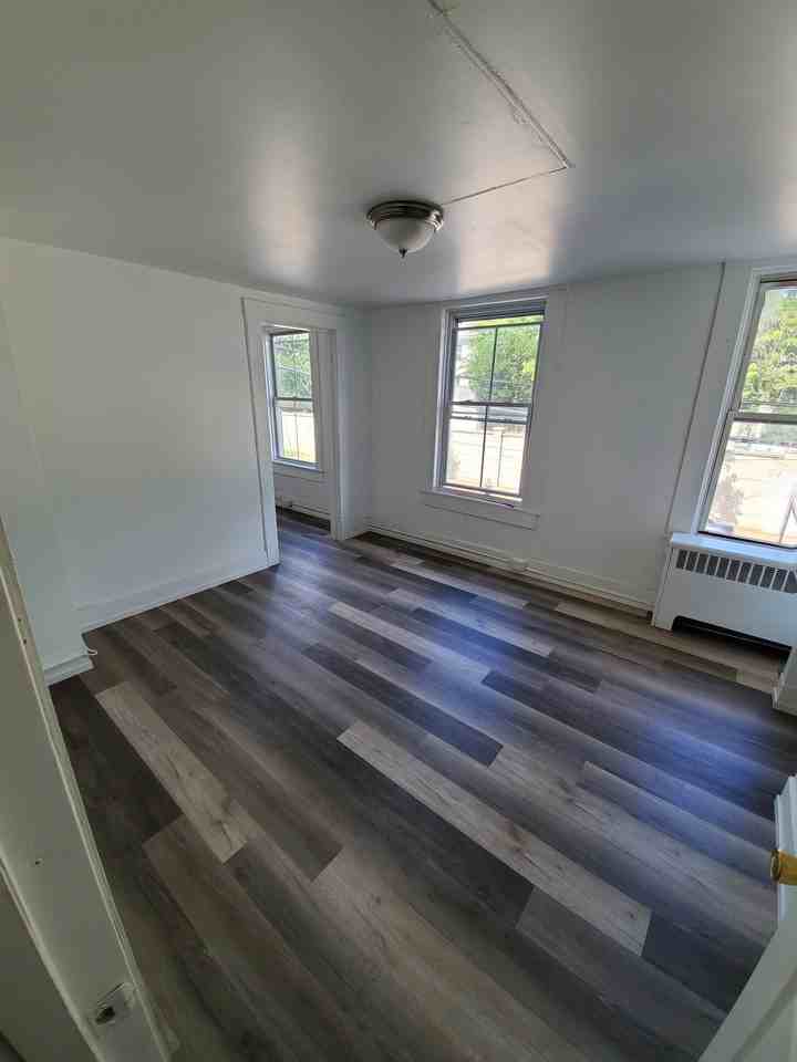 147 King George St #1 - Photo 4 of 10