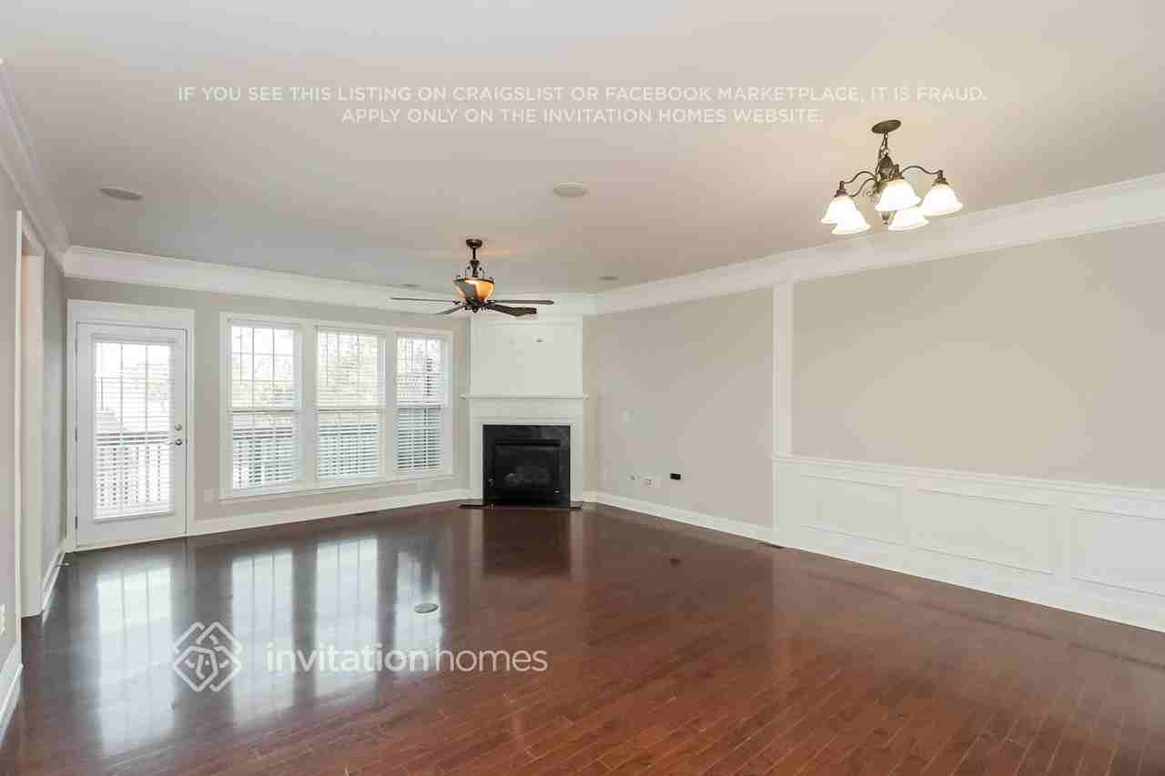 4857 Colchester Ct Se - Photo 3 of 16