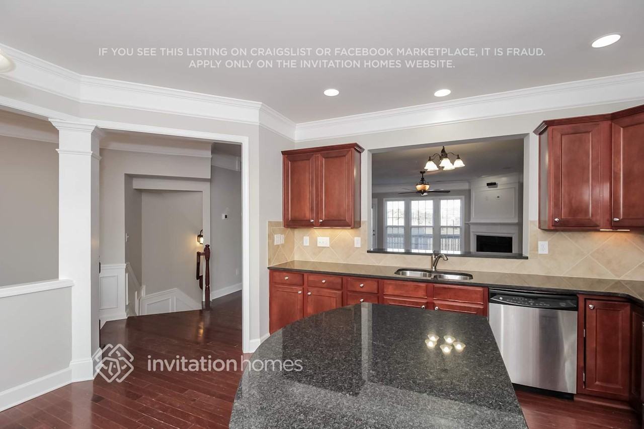 4857 Colchester Ct Se - Photo 5 of 16