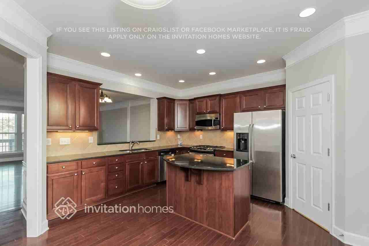 4857 Colchester Ct Se - Photo 6 of 16