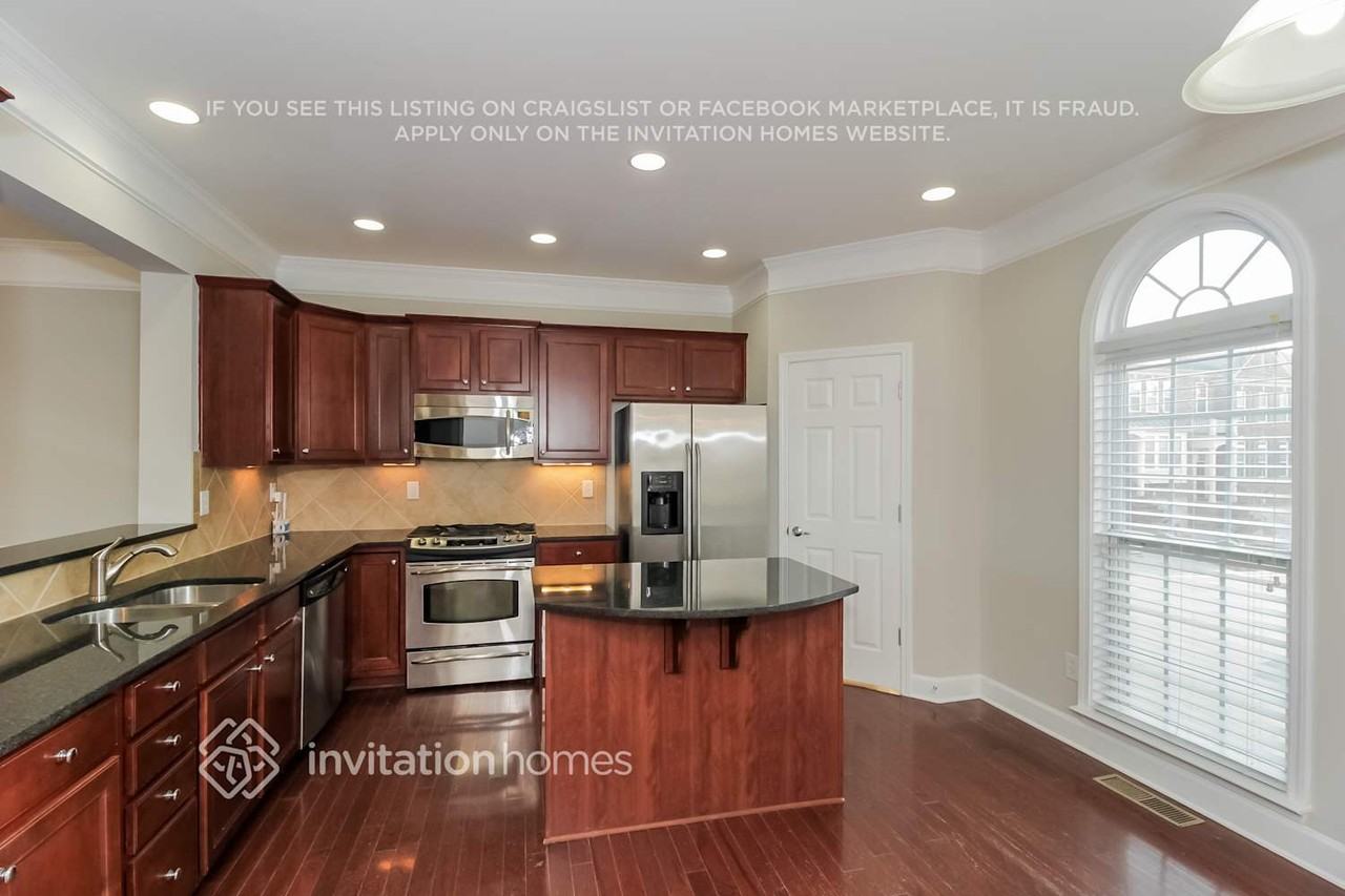 4857 Colchester Ct Se - Photo 7 of 16