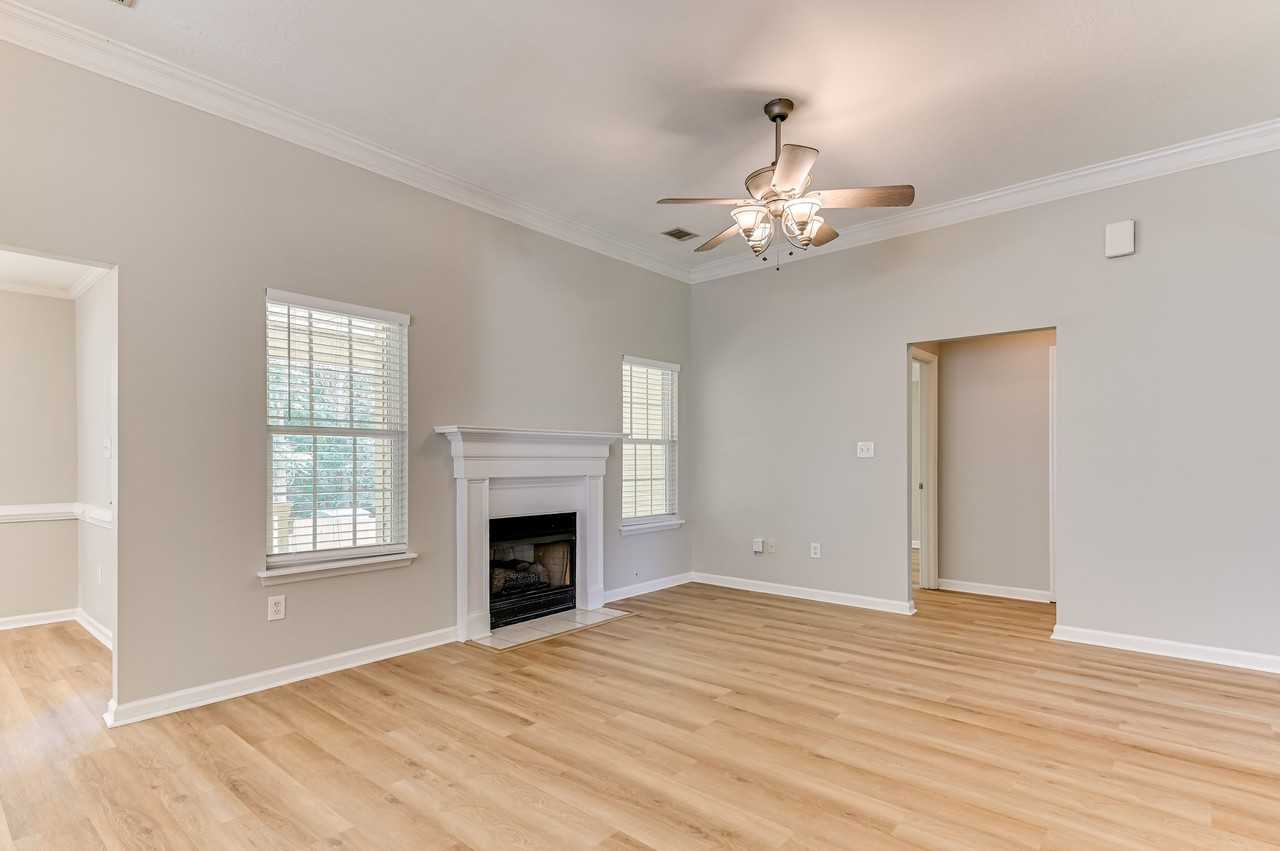 1955 Shoreline Dr #1 - Photo 4 of 34
