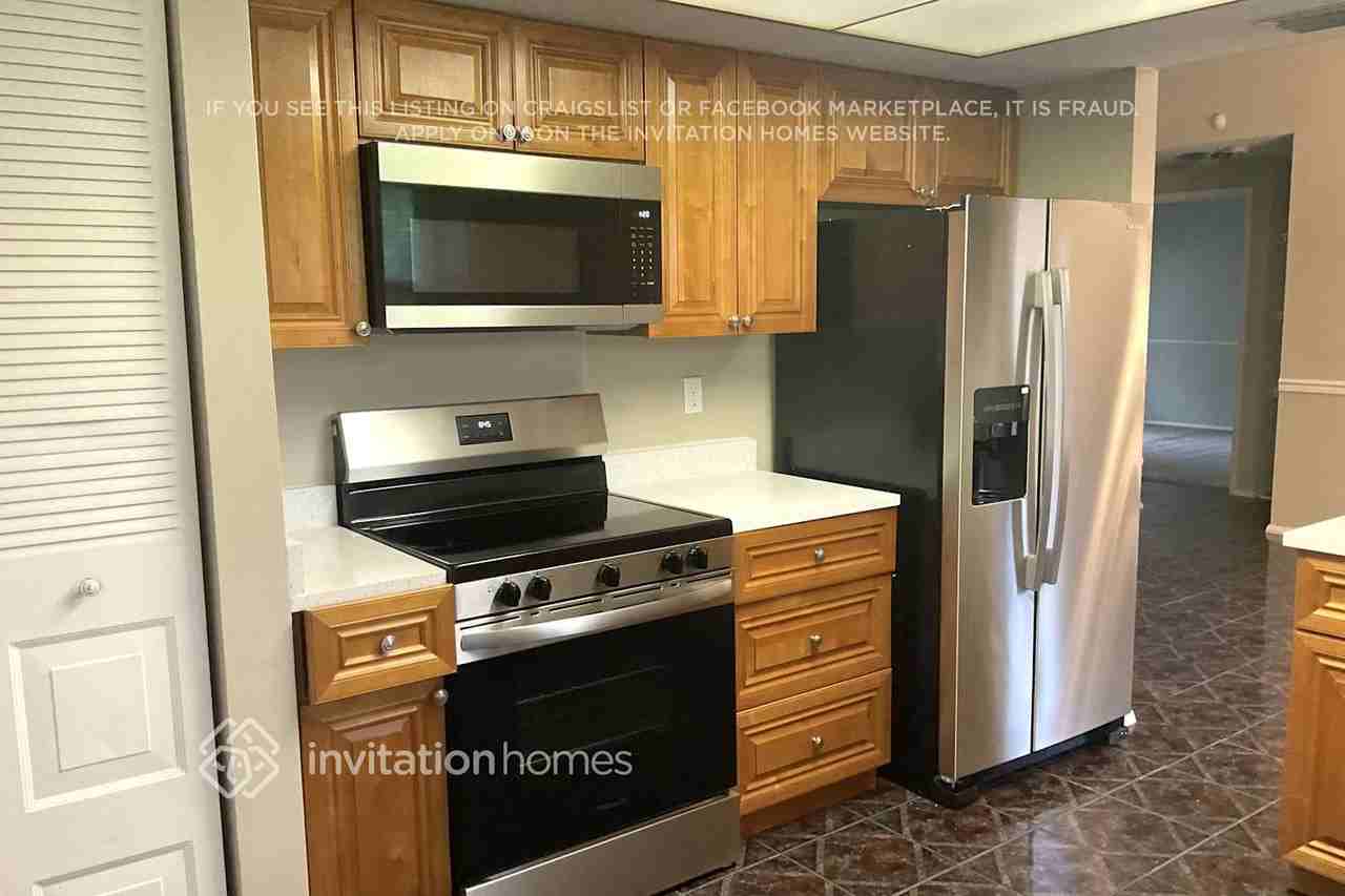 1040 Grandview Cir - Photo 6 of 16
