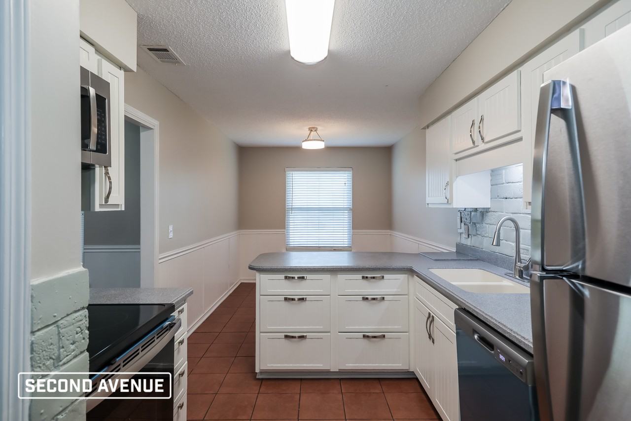 10950 Rock Island Rd - Photo 2 of 11
