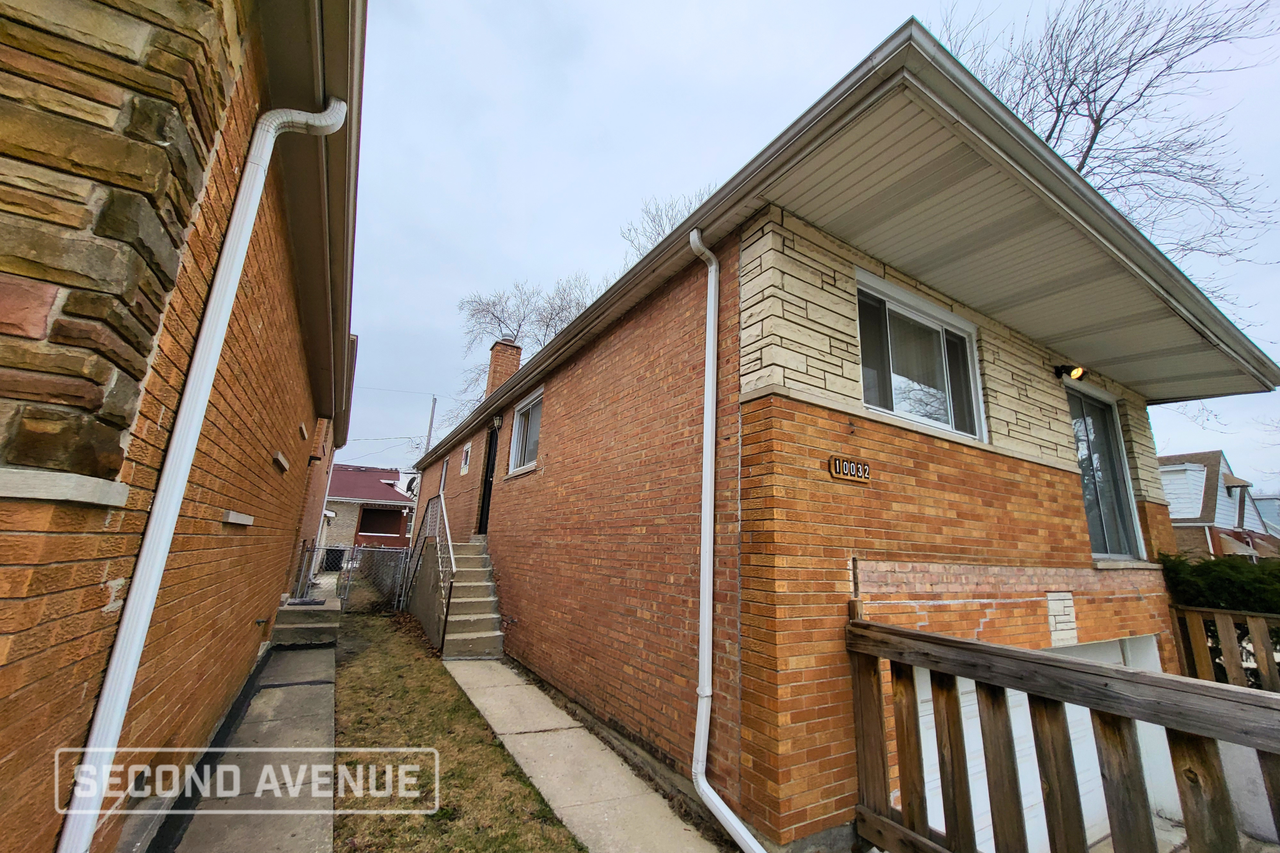 10032 S Eggleston Ave - Photo 2 of 12