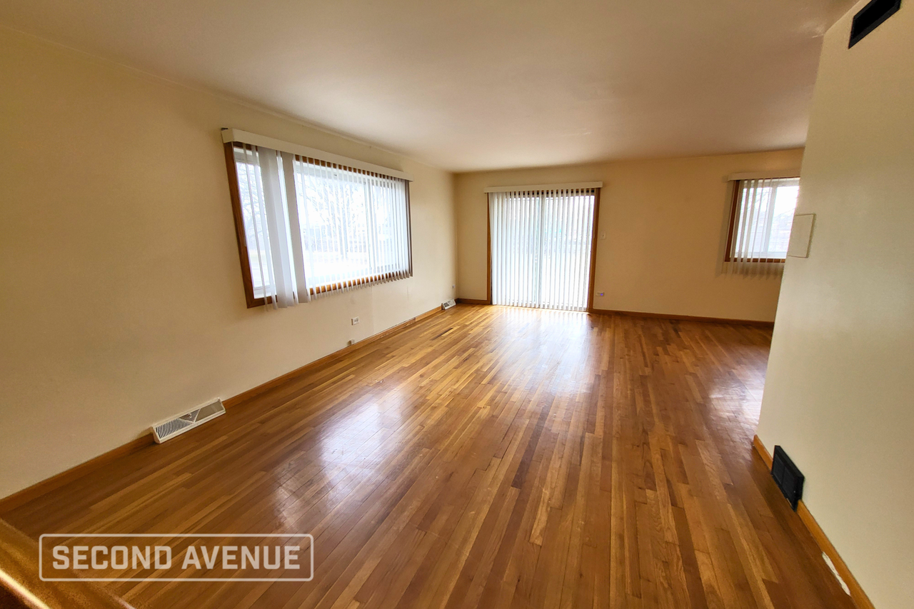 10032 S Eggleston Ave - Photo 4 of 12