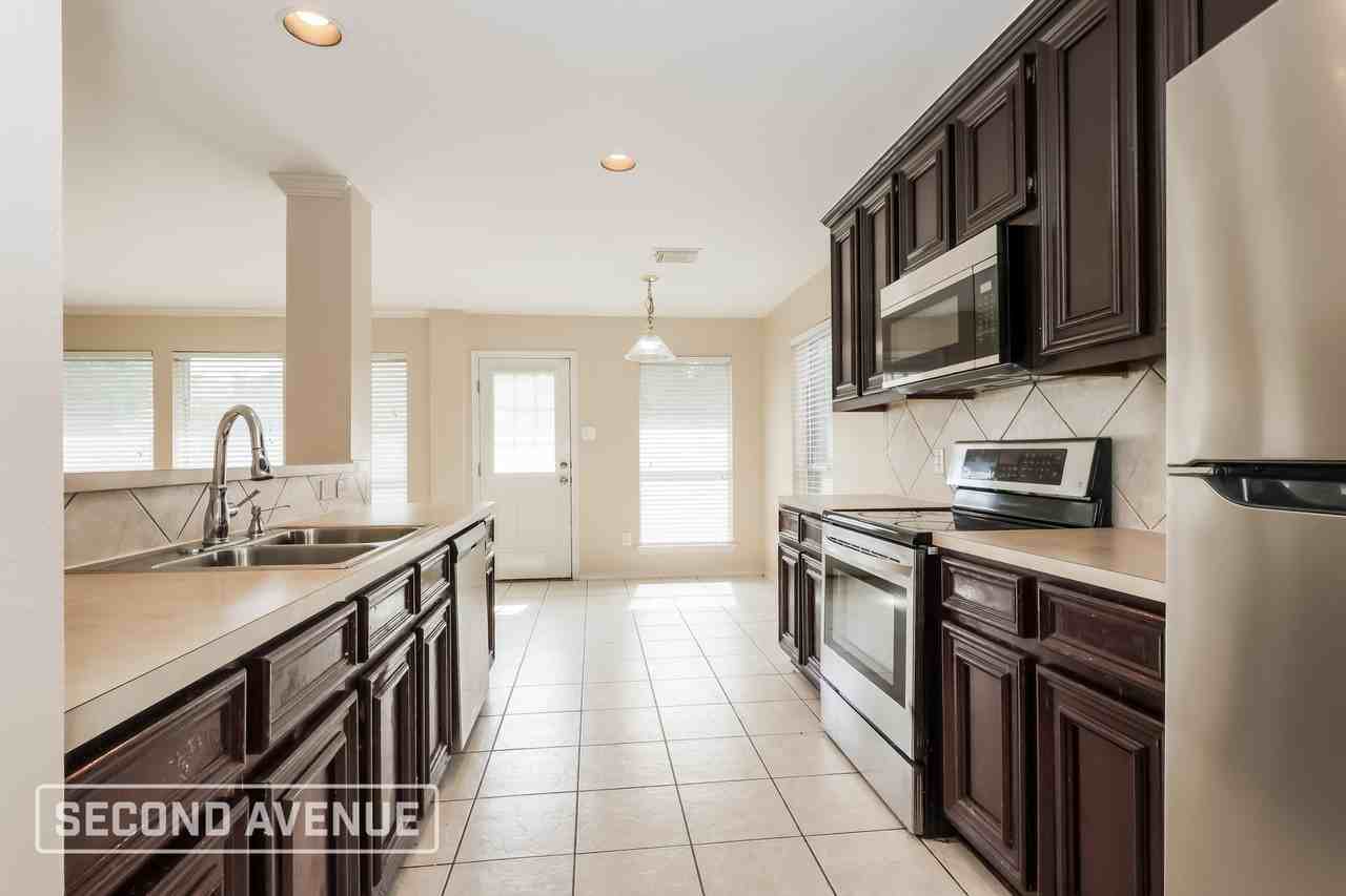 21930 Golden Cedar Dr - Photo 5 of 26