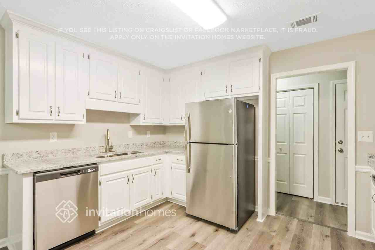 415 Cambridge Way - Photo 7 of 25