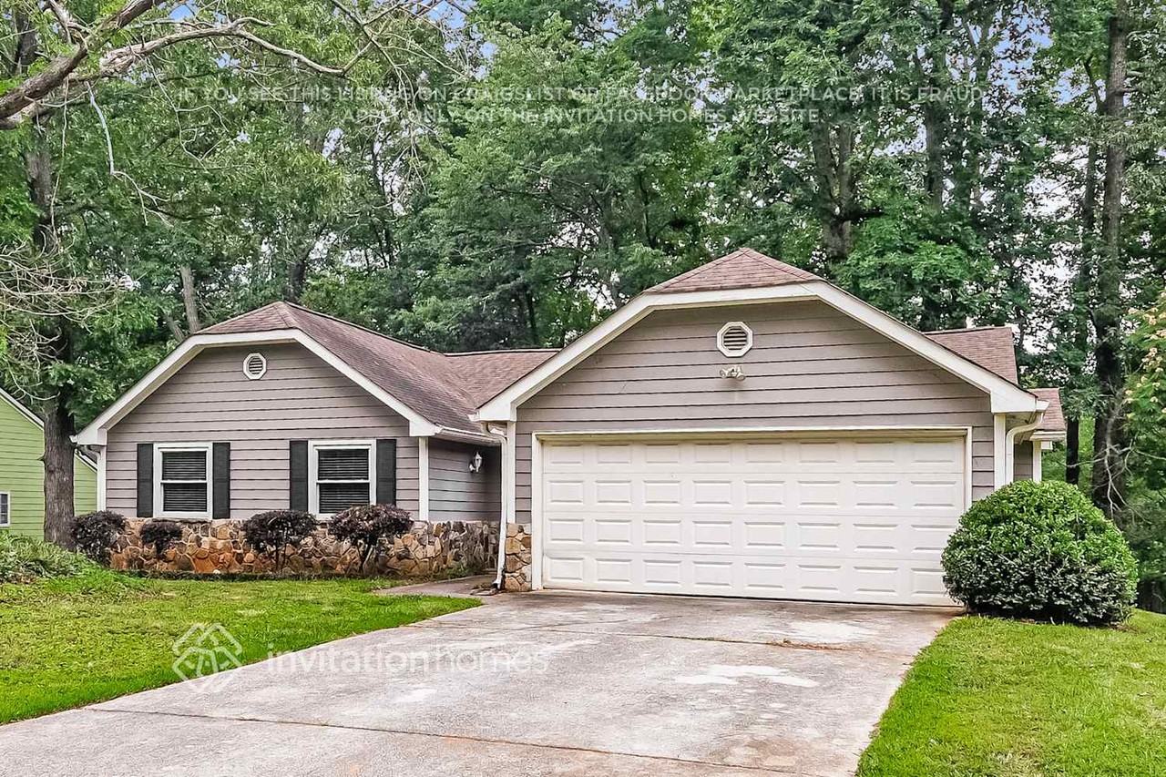 1570 Canberra Dr - Photo 3 of 17