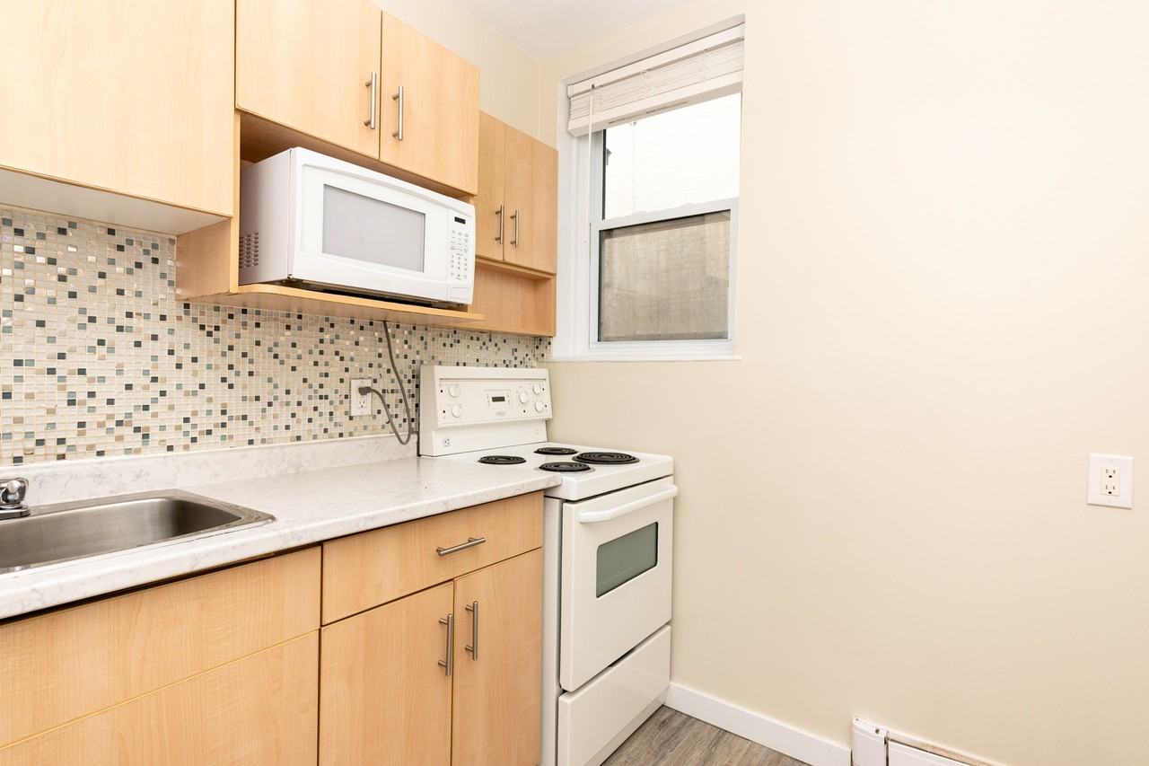 331 Marion Street - Photo 4 of 25