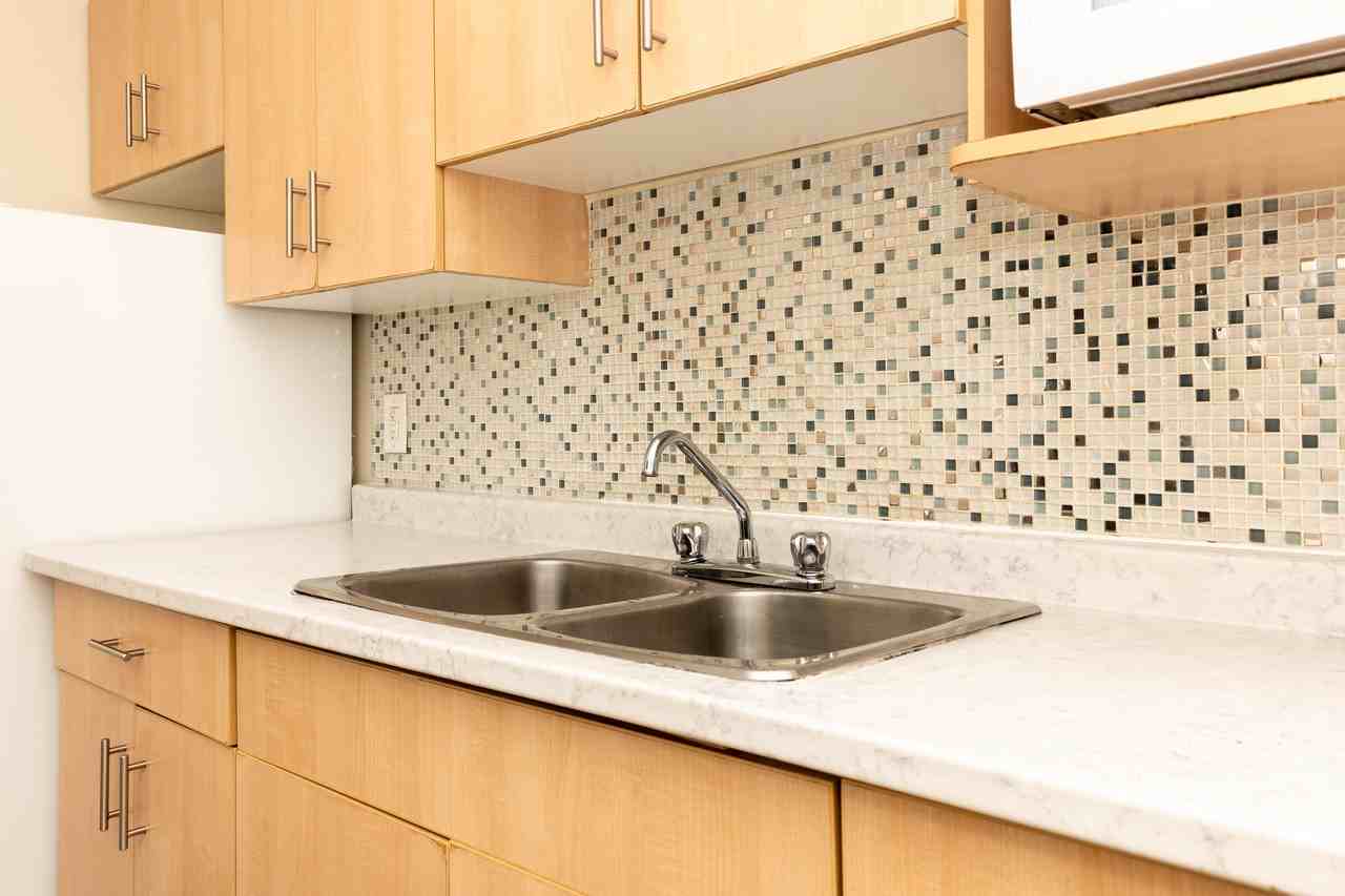 331 Marion Street - Photo 5 of 25