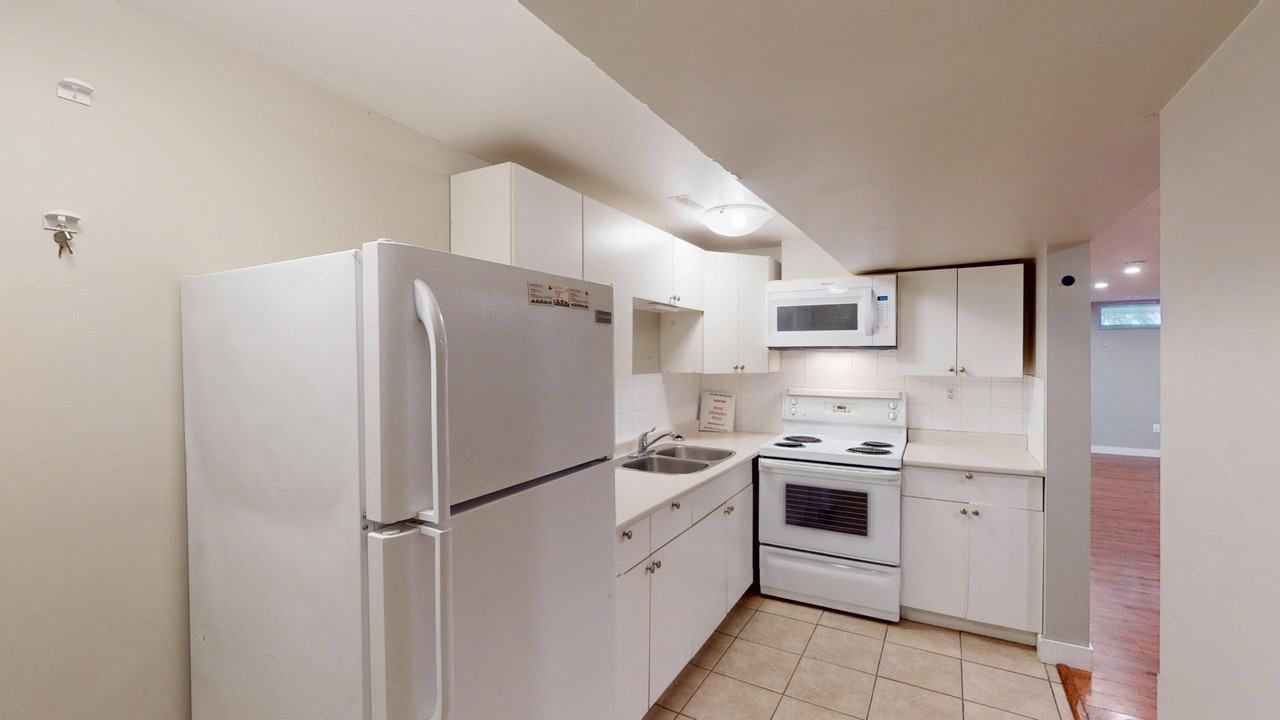 316 60 Street Southeast - Photo 2 of 9