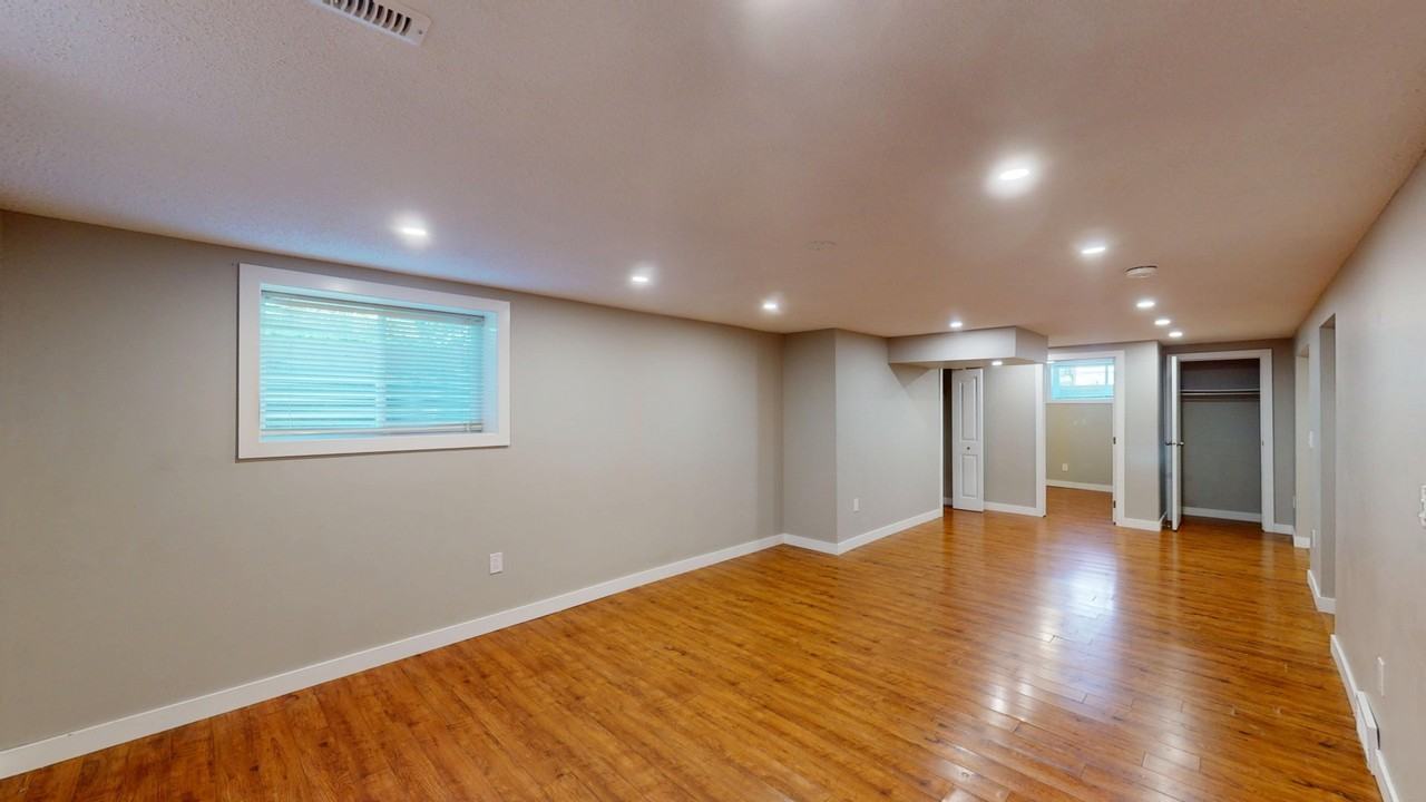 316 60 Street Southeast - Photo 4 of 9
