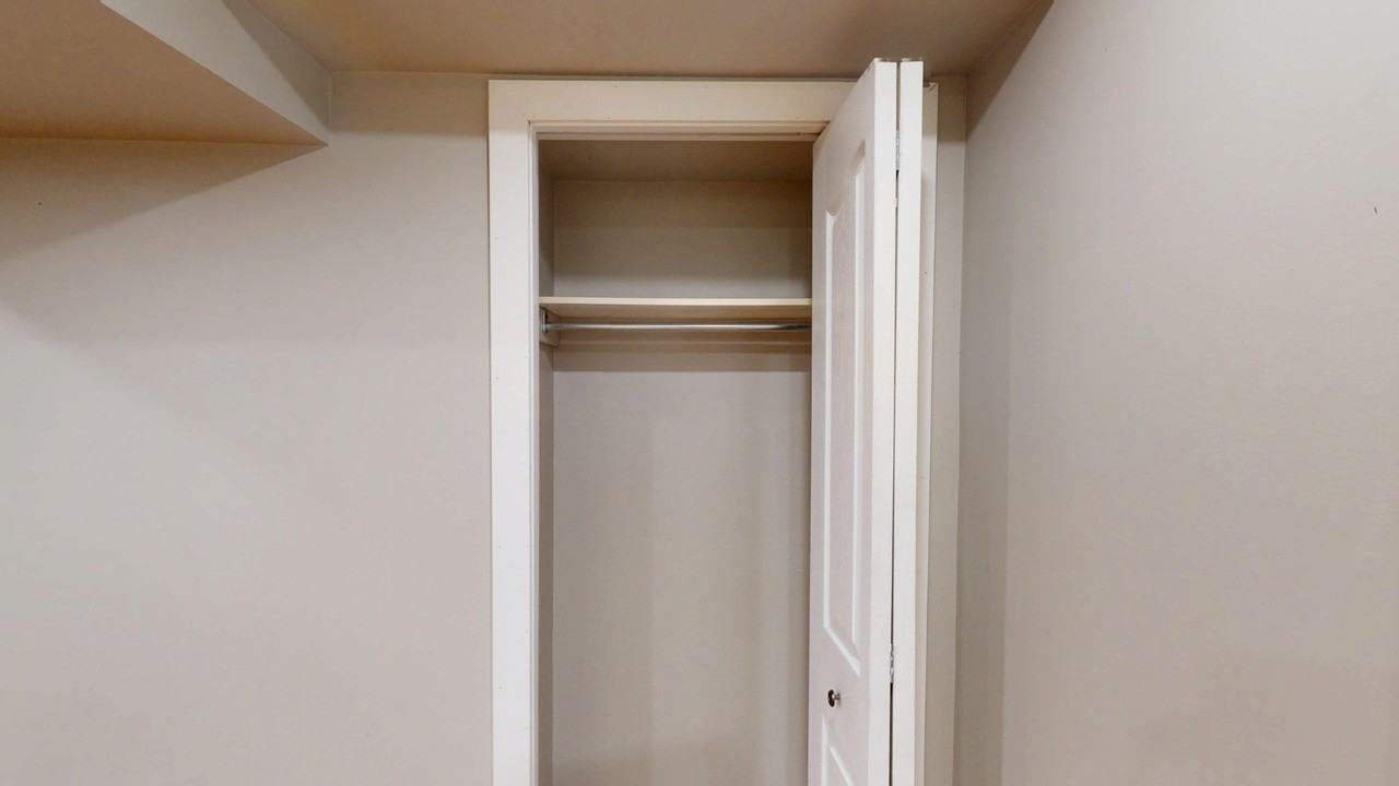 316 60 Street Southeast - Photo 5 of 9