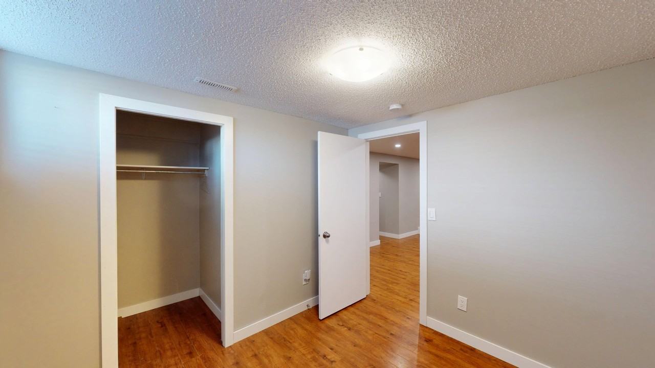 316 60 Street Southeast - Photo 7 of 9