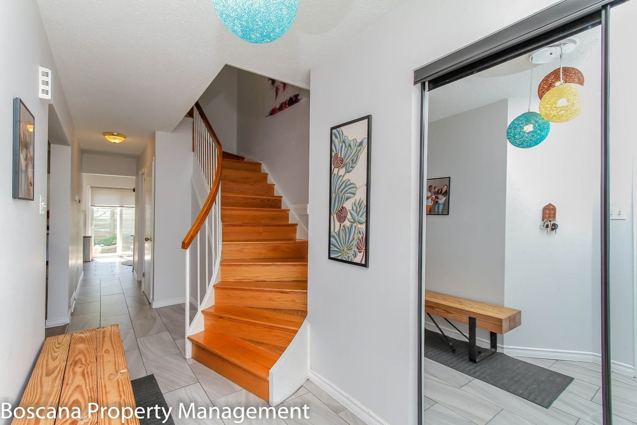 72 Burlington Cres - Photo 3 of 28